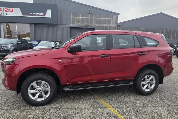 2026 MY25.5 Isuzu MU-X RJ LS-M SUV Image 3