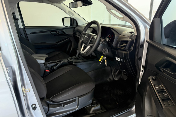2022 MY23 Isuzu D-MAX RG SX Cab Chassis Image 5