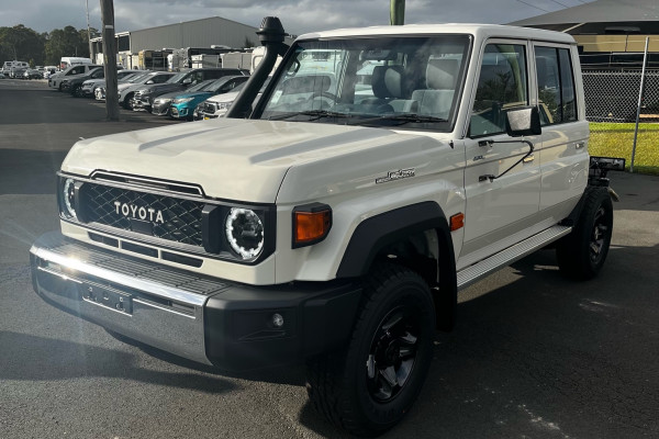 2025 MYon Toyota LandCruiser GDJL79R (Cab Chassis) GXL Double-Cab Cab-Chassis Image 3
