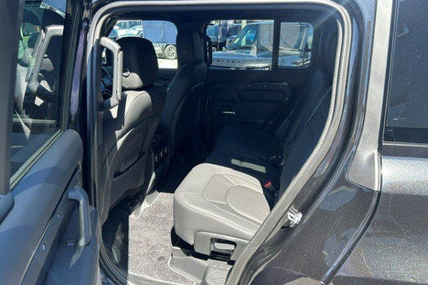 2025 MY26 Land Rover Defender L663 110 D350 X-Dynamic SE SUV Image 12