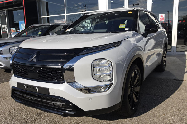 2026 Mitsubishi Outlander ZM Black Edition SUV Image 2