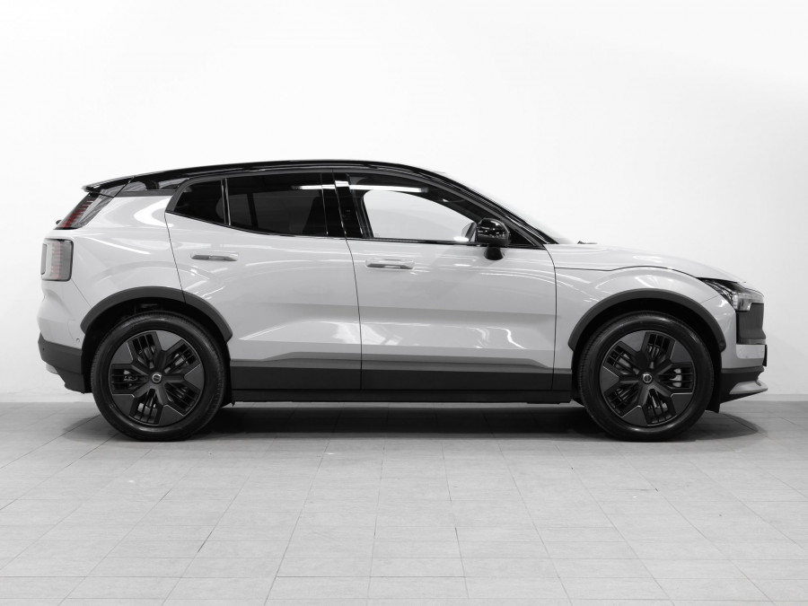 2026 Volvo EX30 Cross Country  Ultra Twin Motor Performance SUV Image 3