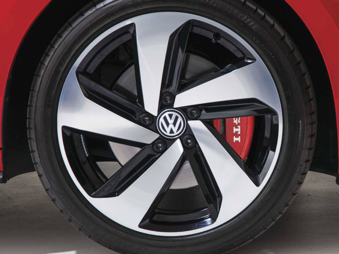 Command the tarmac Alloy wheels Image