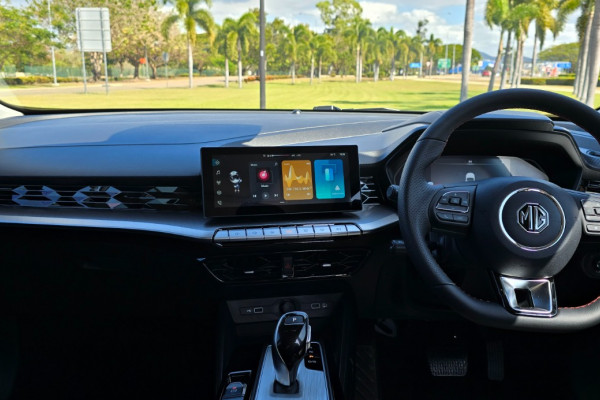 2024 MG MG5 Essence Sedan