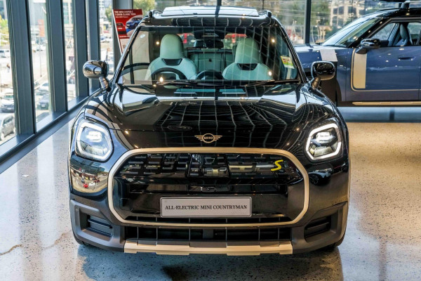 2026 MINI Countryman U25 SE Favoured SUV