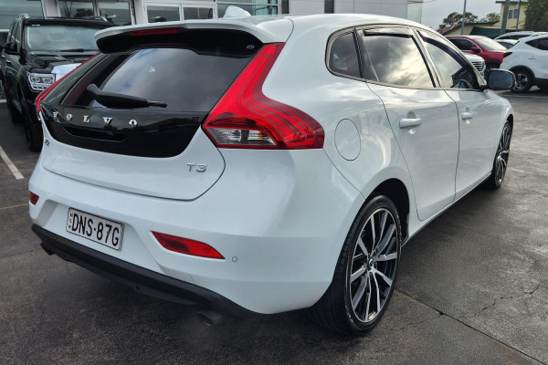 2017 MY16 Volvo V40 M Series T3 Kinetic Hatch