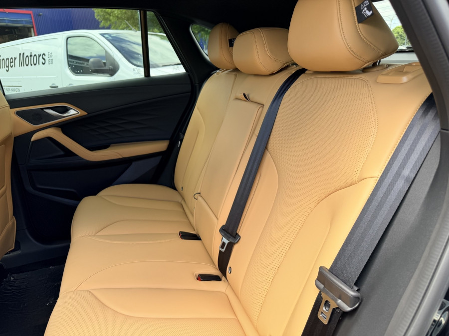 2026 MG HS Super Hybrid Essence SUV Image 8