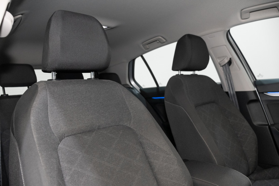 2022 Volkswagen Golf 8 110TSI Life Hatch Image 4