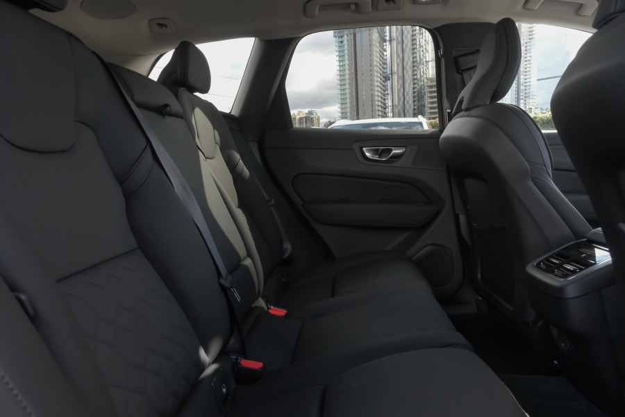 2026 Volvo XC60 UZ Plus B5 Bright SUV Image 9