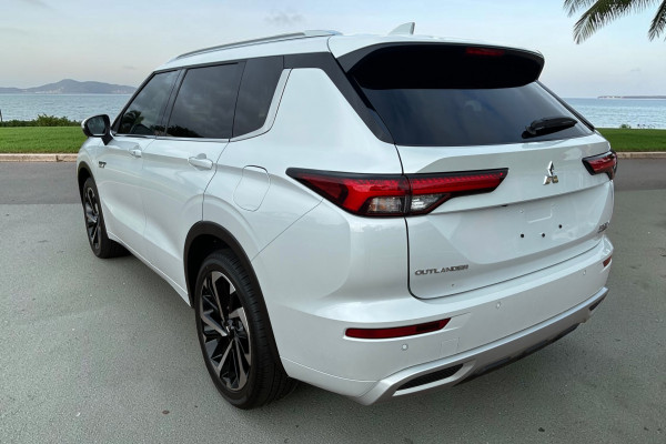 2025 MY24 Mitsubishi Outlander ZM PHEV Exceed SUV Image 4