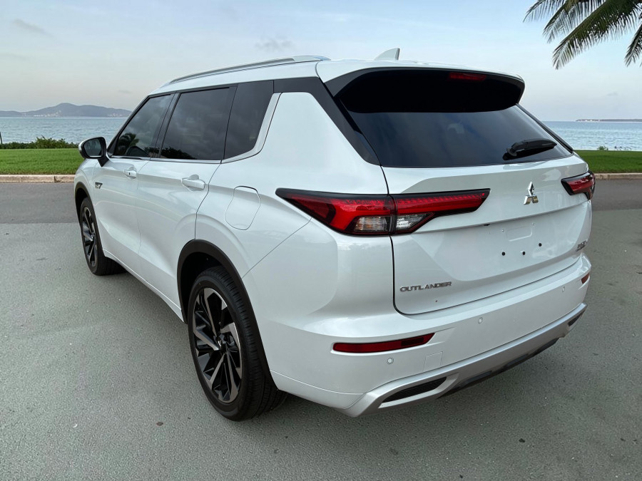 2025 MY24 Mitsubishi Outlander ZM PHEV Exceed SUV Image 4
