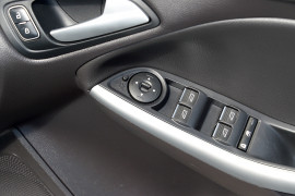 2017 Ford Focus LZ TITANIUM Hatchback image 6
