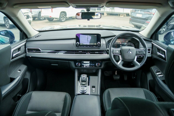 2024 Mitsubishi Outlander ZM ES SUV Image 16