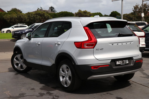 2020 Volvo XC40 XZ T4 Momentum Suv Image 3