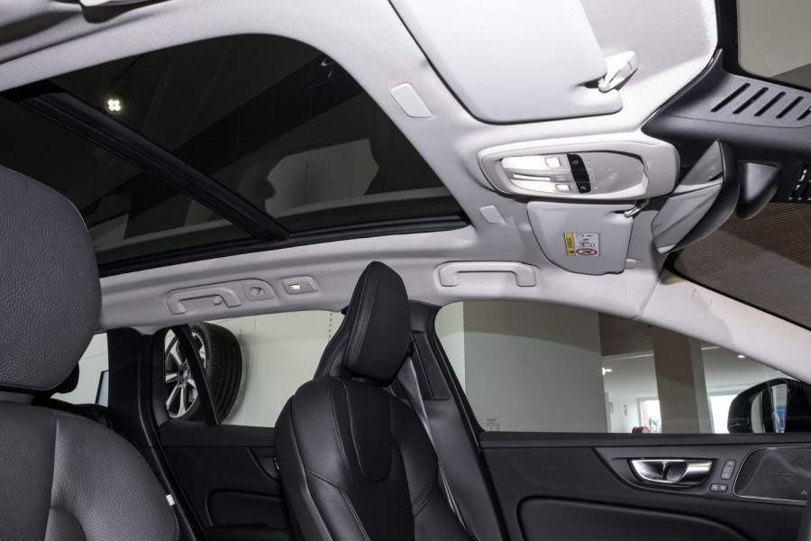 2025 Volvo V60 Cross Country Z Series Ultra B5 Bright Wagon Image 17