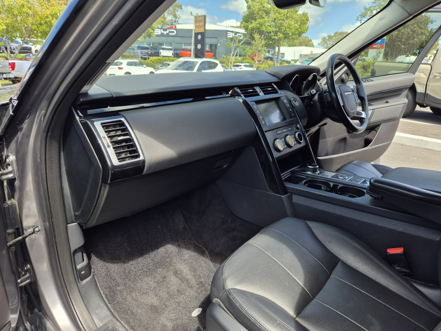 2017 Land Rover Discovery Series 5 SE SUV Image 22