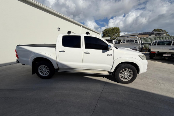 2014 Toyota HiLux SR5 Double Cab Pickup Image 2