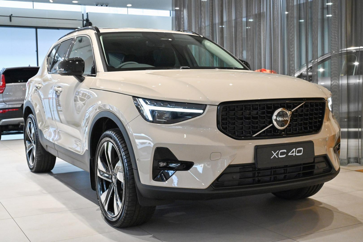 2026 Volvo XC40 XZ Ultra B4 Dark SUV