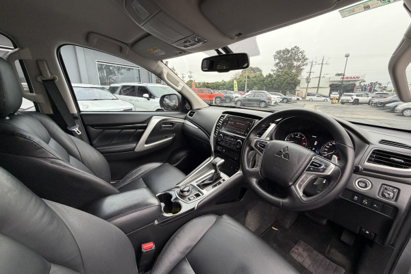 2019 Mitsubishi Pajero Sport QE Black Edition SUV Image 15