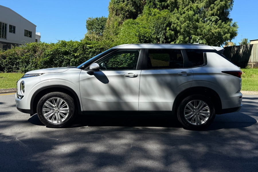 2023 MY24 Mitsubishi Outlander ZM LS SUV Image 8