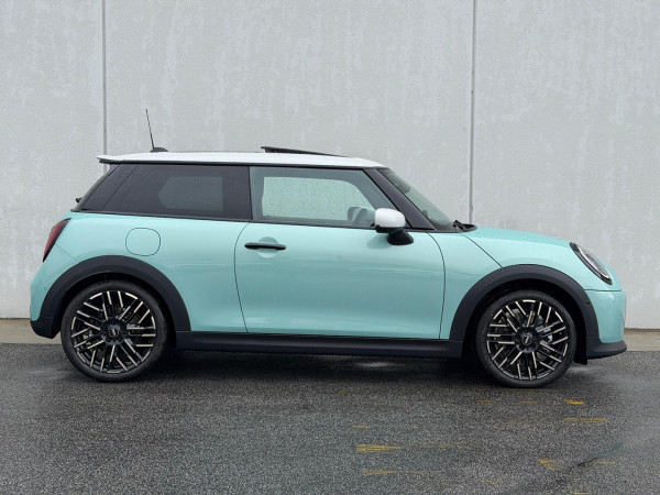 2025 MINI Cooper F65 S Favoured Hatch image 7