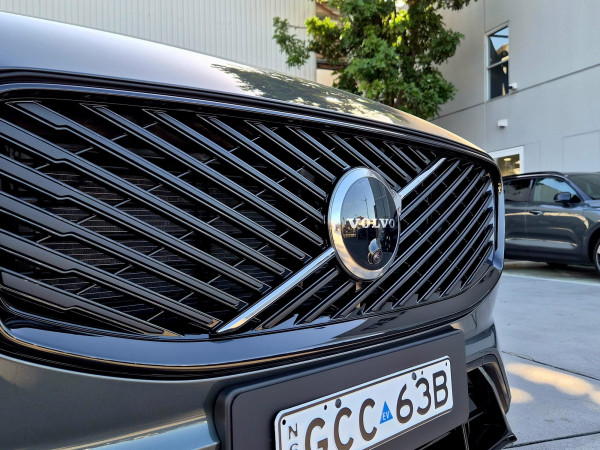 2026 Volvo XC60 UZ Ultra T8 Plug-in Hybrid Dark SUV image 2