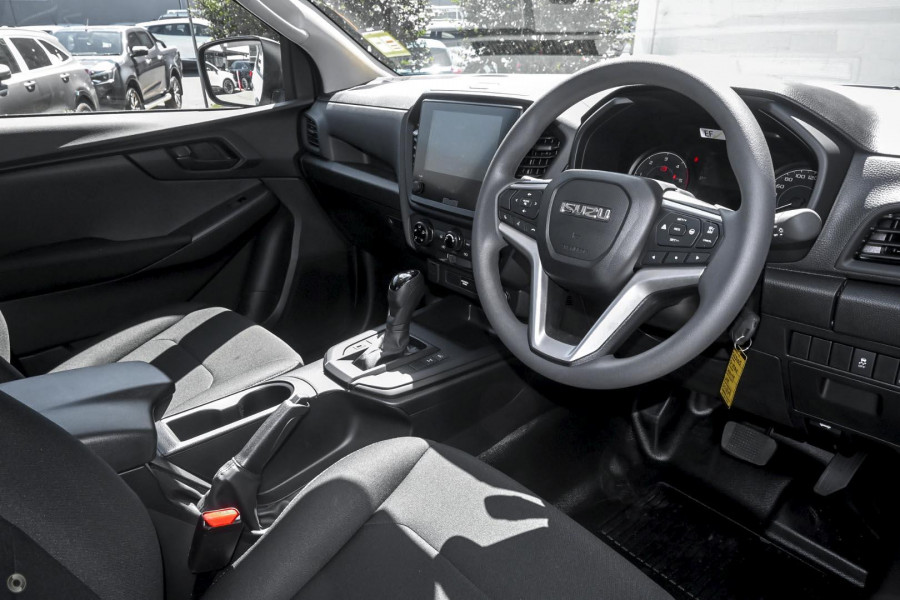 2025 MY24 Isuzu D-MAX RG SX Cab Chassis Image 6