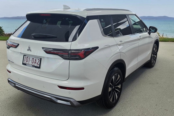 2025 Mitsubishi Outlander ZM LS SUV Image 7