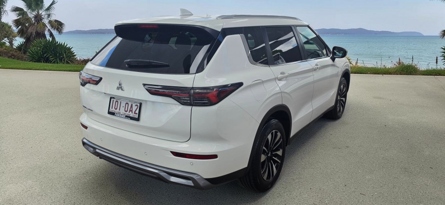 2025 Mitsubishi Outlander ZM LS SUV Image 7