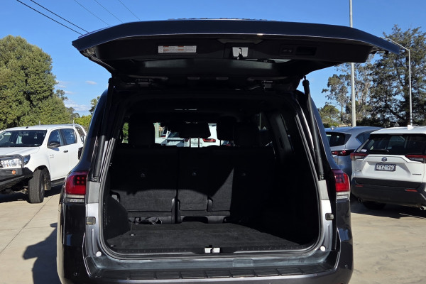 2022 Toyota LandCruiser FJA300R GR Sport SUV Image 8
