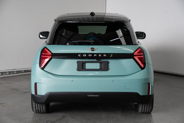 2026 MINI Cooper J01 SE Favoured Hatch image 5