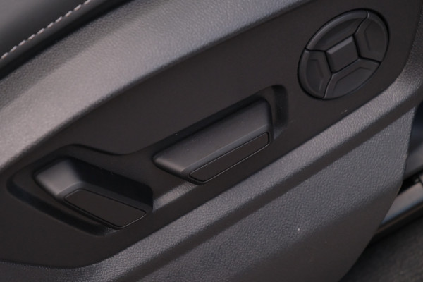 2026 MY25 Audi Q7 4M TDI 210kW S line SUV image 16