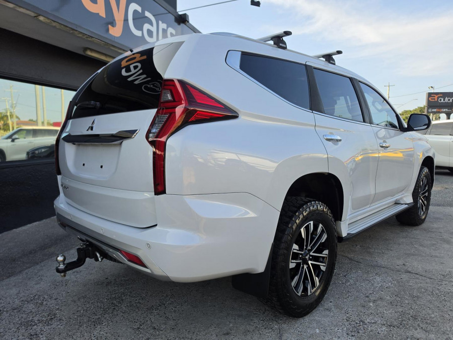 2020 Mitsubishi Pajero Sport QE GLS SUV Image 9