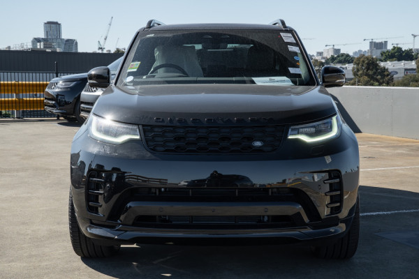2026 Land Rover Discovery Series 5 D350 Dynamic SE SUV image 4