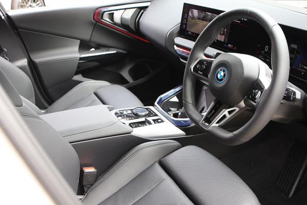 2025 BMW X3 G45 30e xDrive SUV image 13