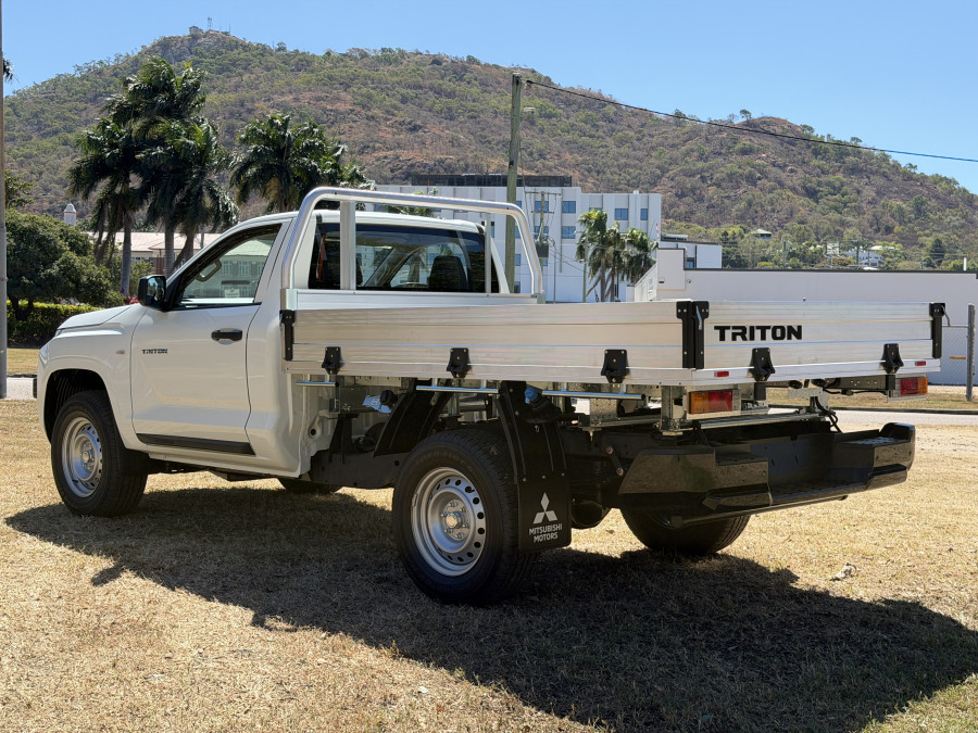 2026 Mitsubishi Triton MV  GLX Cab Chassis Image 5