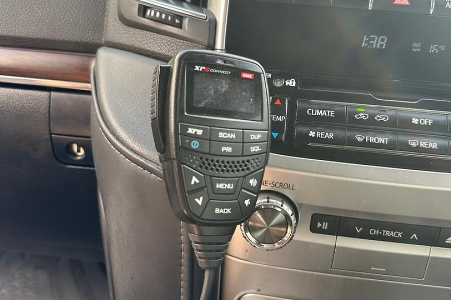 2020 Toyota LandCruiser VDJ200R Sahara SUV Image 12