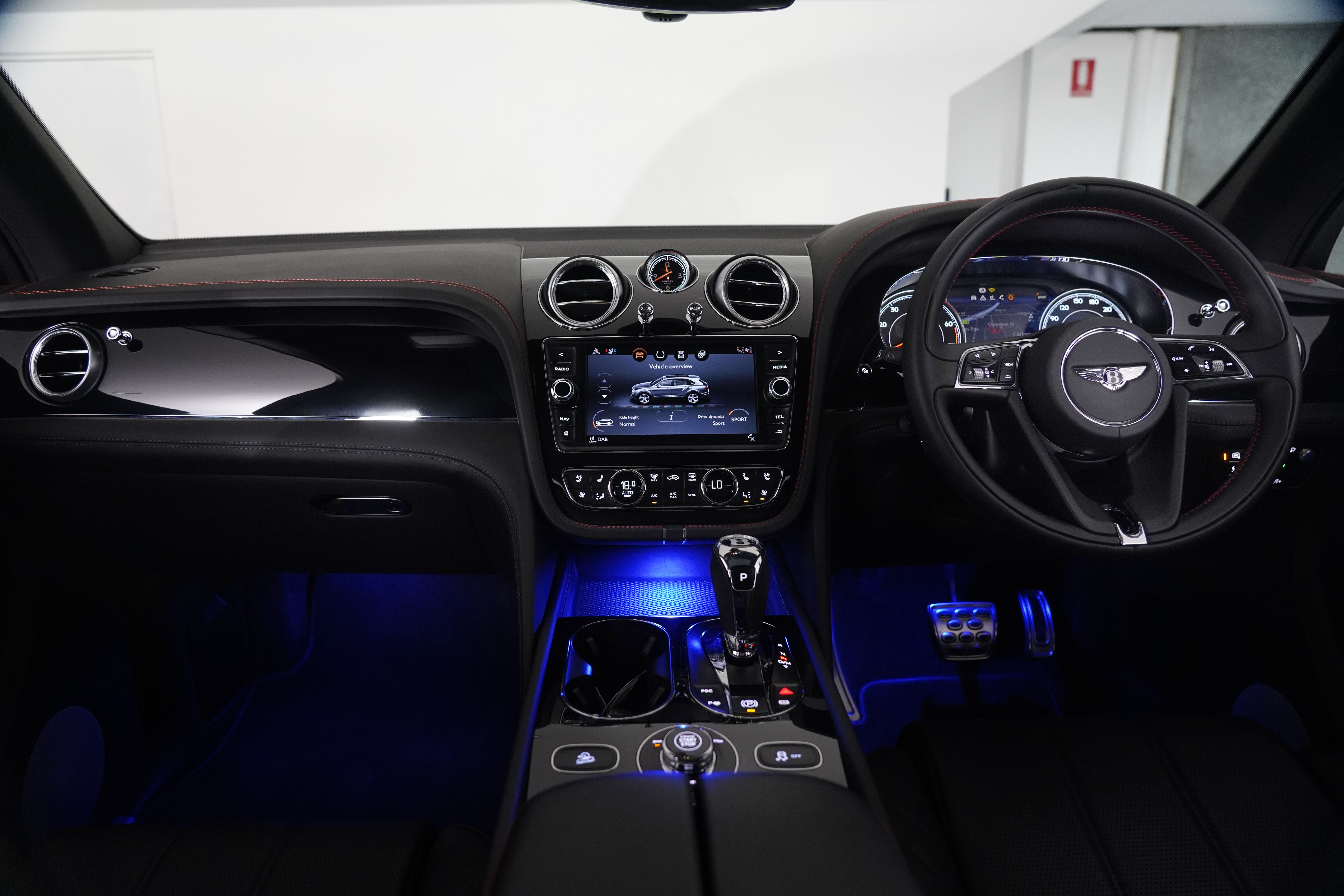 2018 Bentley Bentayga W12 Seven Seat SUV Image 28