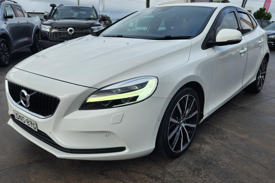 2017 MY16 Volvo V40 M Series T3 Kinetic Hatch Image 7
