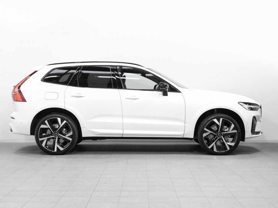 2026 Volvo XC60 UZ B5 AWD Ultra Dark SUV Image 3