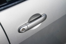 2012 Nissan Tiida C11 S4 ST Hatchback Image 5