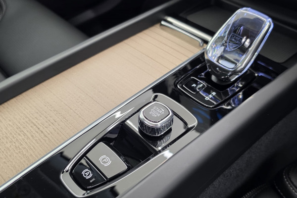2025 MY26 Volvo XC60 UZ Ultra T8 Plug-in Hybrid Dark SUV Image 11