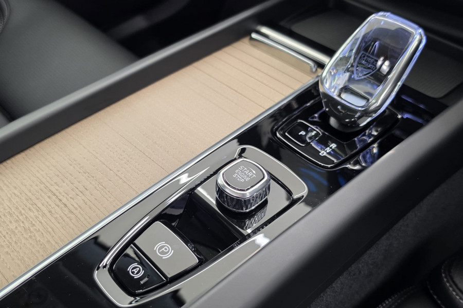 2025 MY26 Volvo XC60 UZ Ultra T8 Plug-in Hybrid Dark SUV