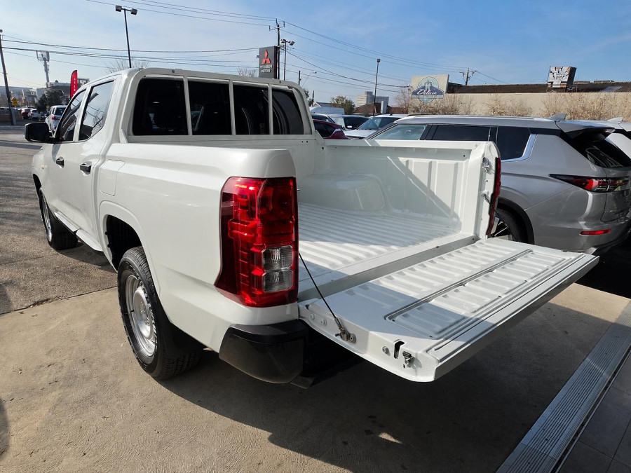 2026 Mitsubishi Triton MV GLX Ute Image 7