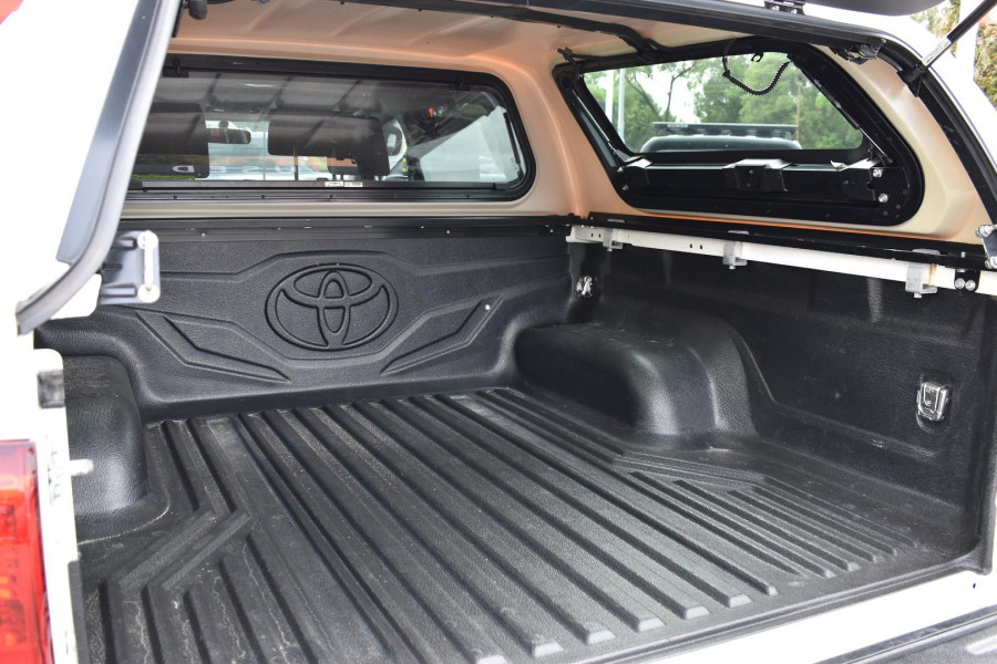2018 Toyota HiLux  SR5 Double Cab Pick Up Image 19
