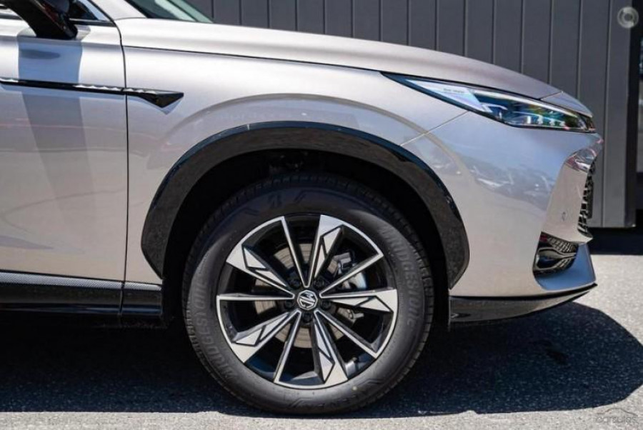 2025 MG HS AS33 Essence SUV Image 9