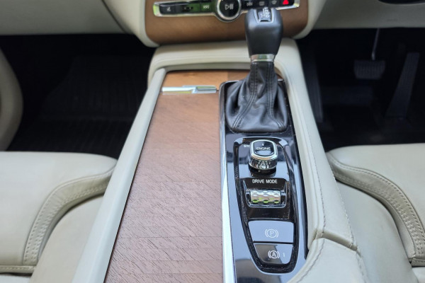 2015 MY16 Volvo XC90 L Series D5 Inscription SUV Image 15