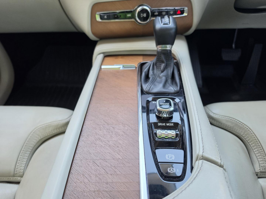 2015 MY16 Volvo XC90 L Series D5 Inscription SUV Image 15