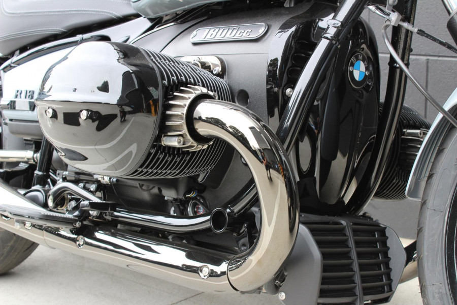 2025 BMW R 18 Blacked Out R 18