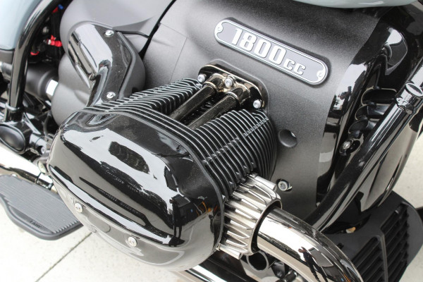 2025 BMW R 18 Blacked Out R 18 image 15